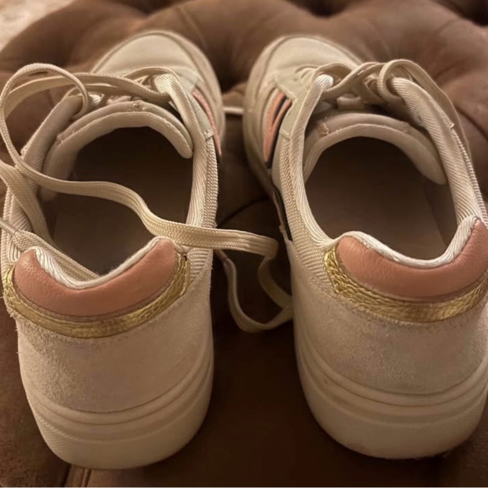Tretorn sneakers. Size 9.